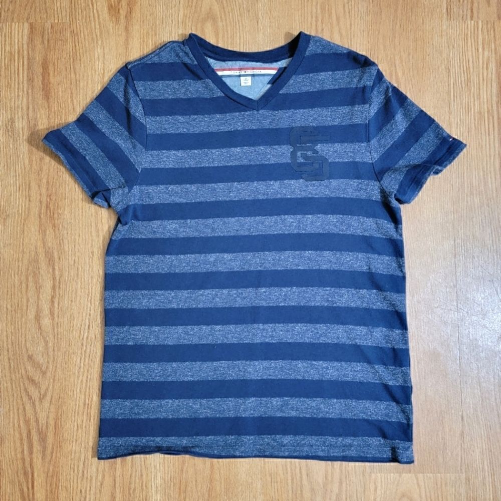 Tommy Hilfiger Striped V Neck Men's Tee Shirt Navy Blue Grey Size XS Small EUC